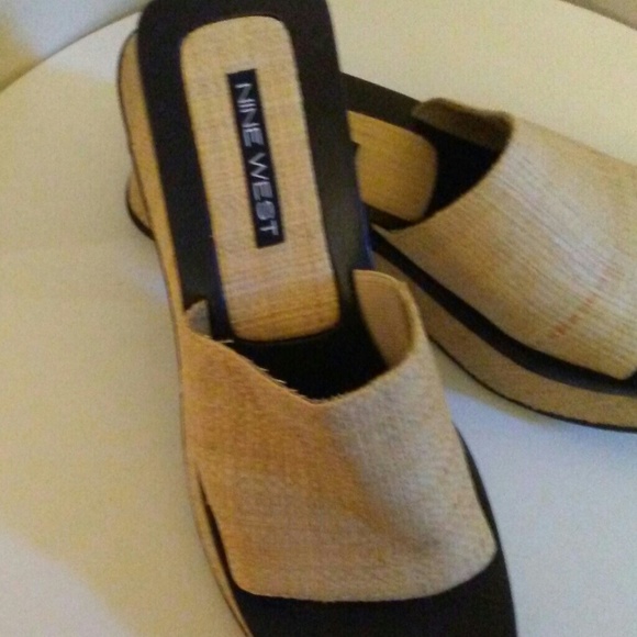 Nine West small platform slides - Picture 2 of 5